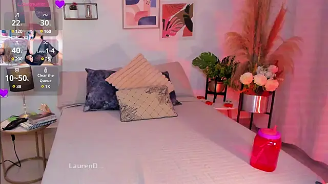 Snapshot of Misslaurenn chatting on March 12, 10:39 pm Misslaurenn online show from March 12, 10:39 pm