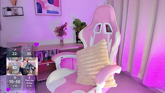 Snapshot of Misslaurenn chatting on December 17, 11:32 pm Misslaurenn online show from December 17, 11:32 pm