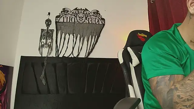 Snapshot of Evan_stoner chatting on October 29, 3:27 am Evan stoner online show from October 29, 3:27 am