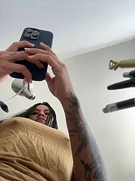 Snapshot of Reggie-Liam chatting on February 12, 2:32 pm Reggie-Liam online show from February 12, 2:32 pm