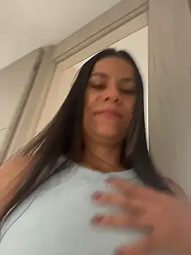 Snapshot of Reggie-Liam chatting on February 13, 6:08 pm Reggie-Liam online show from February 13, 6:08 pm