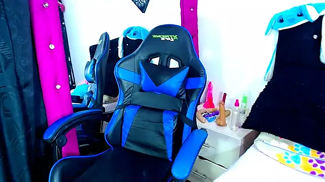 Snapshot of Jenng18 chatting on February 14, 5:18 am Jenng18 online show from February 14, 5:18 am