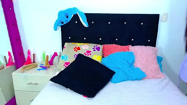 Snapshot of Jenng18 chatting on January 15, 8:23 pm Jenng18 online show from January 15, 8:23 pm