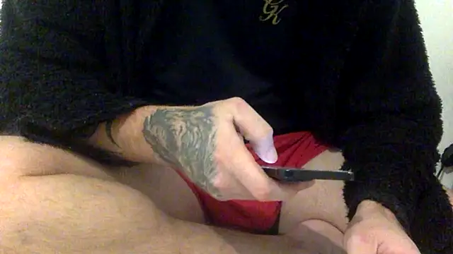 Snapshot of bigguy101 chatting on November 4, 10:02 pm bigguy101 online show from November 4, 10:02 pm