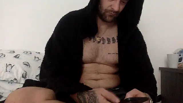 Snapshot of bigguy101 chatting on November 6, 9:24 am bigguy101 online show from November 6, 9:24 am