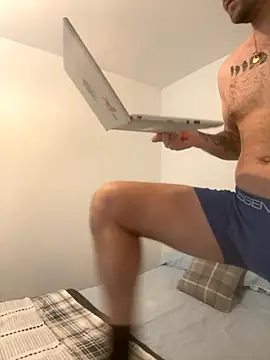 Snapshot of bigguy101 chatting on October 29, 8:24 am bigguy101 online show from October 29, 8:24 am