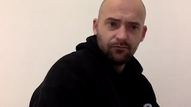 Snapshot of bigguy101 chatting on November 12, 8:51 am bigguy101 online show from November 12, 8:51 am