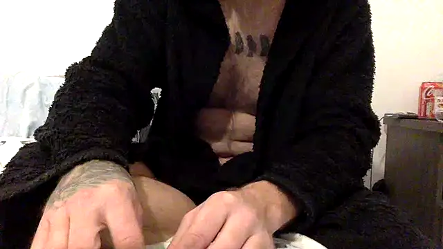 Snapshot of bigguy101 chatting on December 3, 12:44 am bigguy101 online show from December 3, 12:44 am