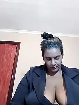 NWC4LYF online show from December 13, 8:04 pm