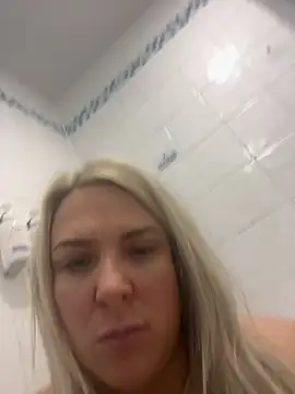 Bustyblondebabe32 online show from March 20, 2:07 pm