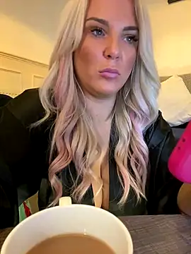 Bustyblondebabe32 online show from November 7, 9:30 pm