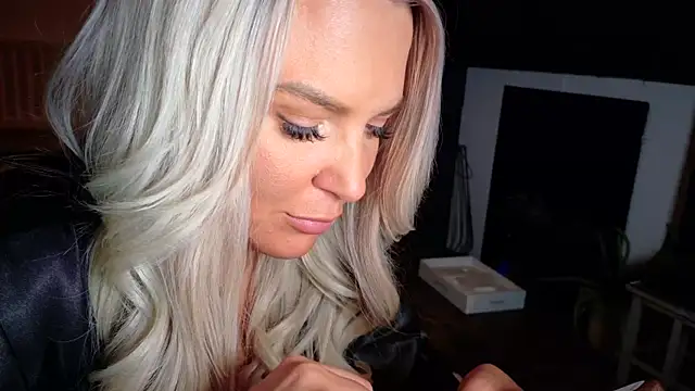 Bustyblondebabe32 online show from March 20, 9:02 pm