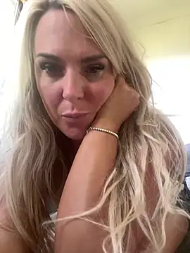 Snapshot of Bustyblondebabe32 chatting on July 15, 9:38 am Bustyblondebabe32 online show from July 15, 9:38 am