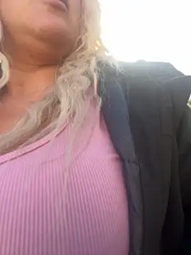 Snapshot of Bustyblondebabe32 chatting on May 31, 7:14 pm Bustyblondebabe32 online show from May 31, 7:14 pm