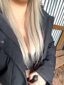 Bustyblondebabe32 online show from October 30, 11:41 am