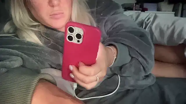 Bustyblondebabe32 online show from March 26, 6:22 am