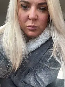 Bustyblondebabe32 online show from March 4, 9:50 am