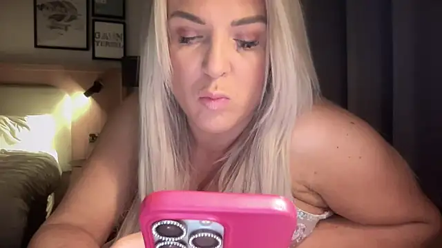 Bustyblondebabe32 online show from March 19, 10:10 pm