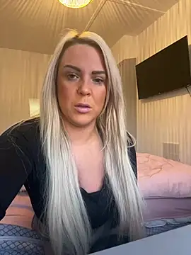 Bustyblondebabe32 online show from January 14, 8:51 am