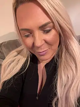 Bustyblondebabe32 online show from January 7, 6:57 pm