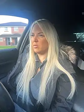 Bustyblondebabe32 online show from October 6, 7:53 am