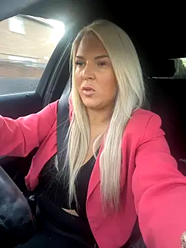 Bustyblondebabe32 online show from October 21, 7:52 am