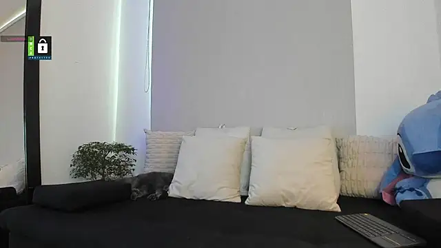 Snapshot of antonella_dom1 chatting on May 8, 10:13 pm antonella dom1 online show from May 8, 10:13 pm
