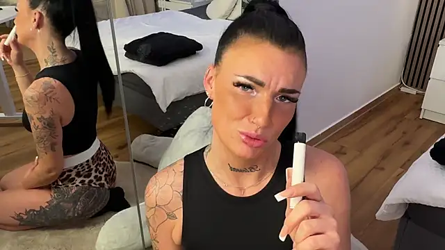 Snapshot of LizaRoxx chatting on November 15, 3:49 pm LizaRoxx online show from November 15, 3:49 pm