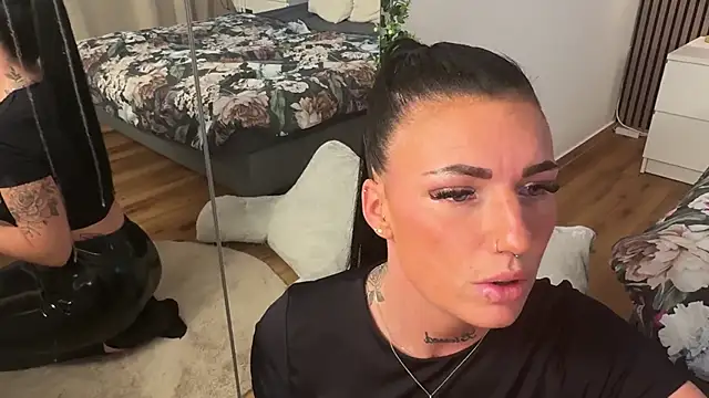 Snapshot of LizaRoxx chatting on November 12, 9:40 pm LizaRoxx online show from November 12, 9:40 pm