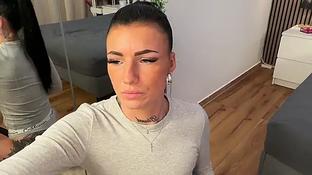 Snapshot of LizaRoxx chatting on November 11, 8:47 pm LizaRoxx online show from November 11, 8:47 pm