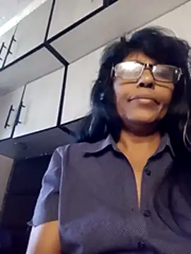 Snapshot of MsAttitude chatting on July 2, 8:53 am MsAttitude online show from July 2, 8:53 am