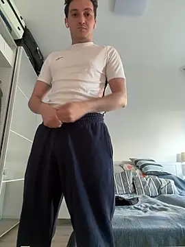 SQUIRRRTER online show from April 27, 4:49 pm