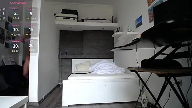 SQUIRRRTER online show from March 12, 3:40 pm