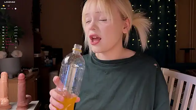 Snapshot of LisaLaas chatting on February 14, 9:04 pm LisaLaas online show from February 14, 9:04 pm