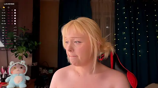LisaLaas online show from October 3, 7:04 pm