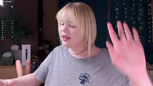 Snapshot of LisaLaas chatting on March 1, 7:14 pm LisaLaas online show from March 1, 7:14 pm