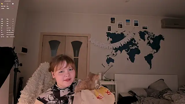 LisaLaas online show from December 10, 4:49 pm