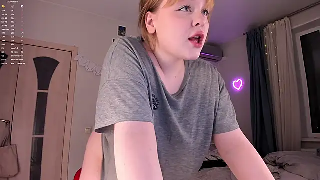 LisaLaas online show from December 13, 1:55 pm