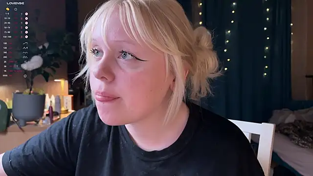 LisaLaas online show from March 29, 8:10 pm