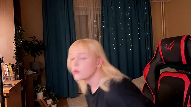 LisaLaas online show from October 2, 4:10 pm