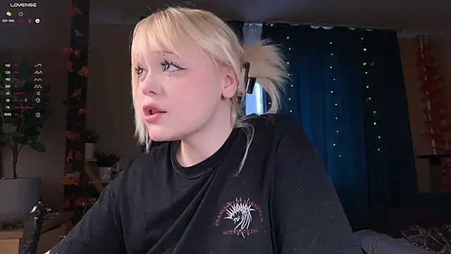 LisaLaas online show from November 9, 8:51 am