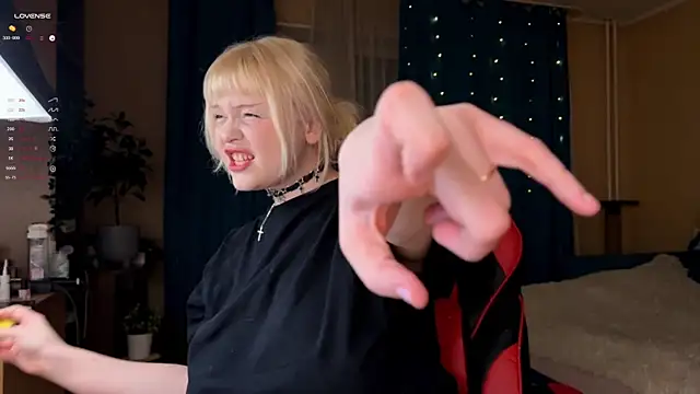 LisaLaas online show from September 30, 8:48 pm