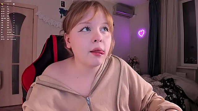 LisaLaas online show from December 13, 5:00 pm
