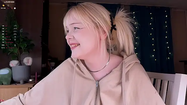 Snapshot of LisaLaas chatting on February 5, 8:37 pm LisaLaas online show from February 5, 8:37 pm