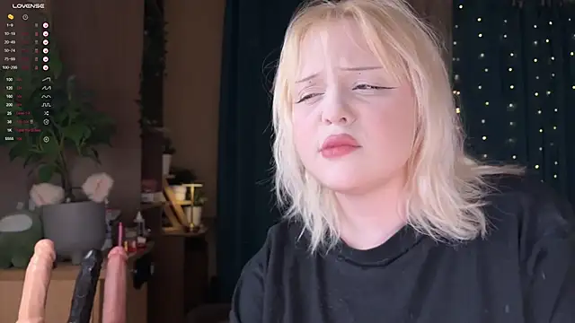 Snapshot of LisaLaas chatting on January 13, 1:48 pm LisaLaas online show from January 13, 1:48 pm