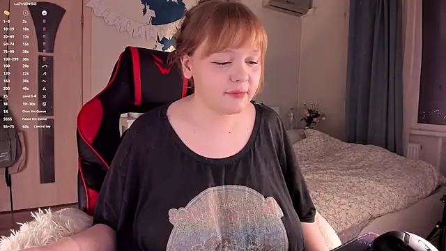 LisaLaas online show from December 6, 2:22 pm