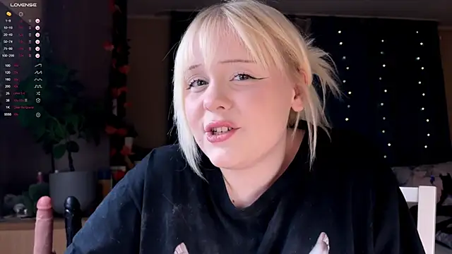 LisaLaas online show from December 16, 8:13 pm