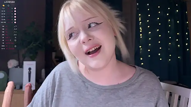 LisaLaas online show from March 17, 7:06 pm