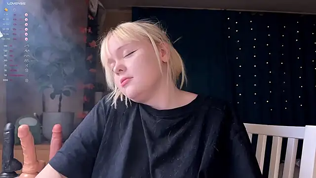 LisaLaas online show from November 22, 8:51 pm