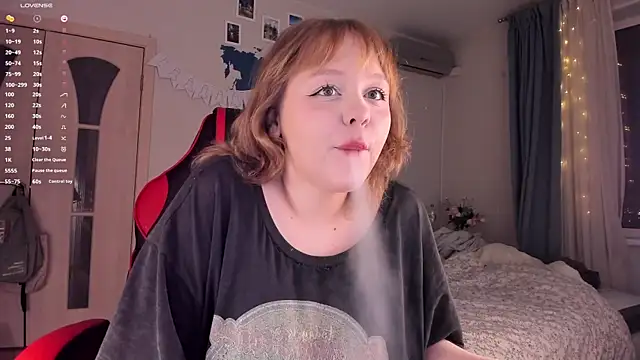 LisaLaas online show from December 5, 7:55 pm